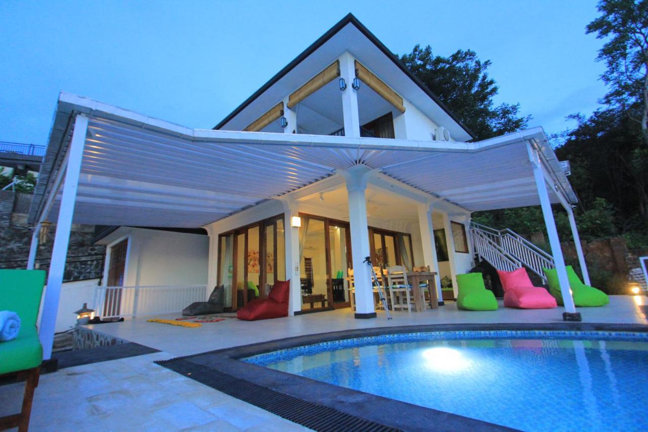 Villa Rinisha Rumah Senja Temukus Lovina Exterior photo